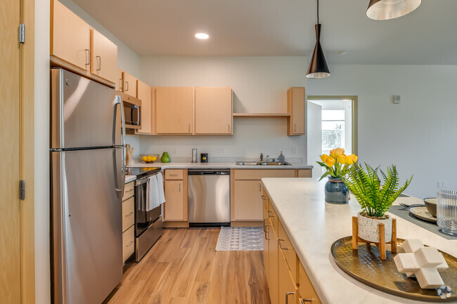 2BR, 2BA - 1,040SF - Kitchen - City East Apartments