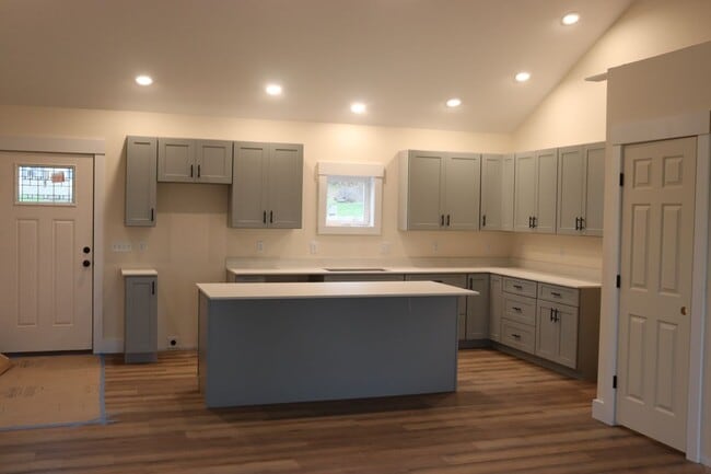 Building Photo - 1785 Kellogg Rd