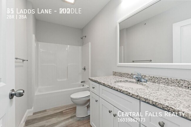 Foto del edificio - 35 Ladds Ln