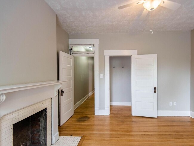 Building Photo - 380 Stoddart Ave