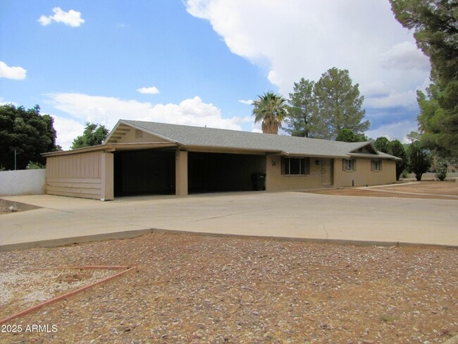 Building Photo - 947 S Cardinal Ave