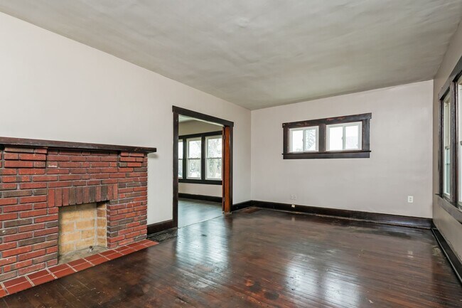 Foto del edificio - 327-329-329 N Shaffer St