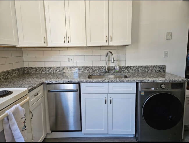 Remodelled kitchen - 1480 Commonwealth Ave