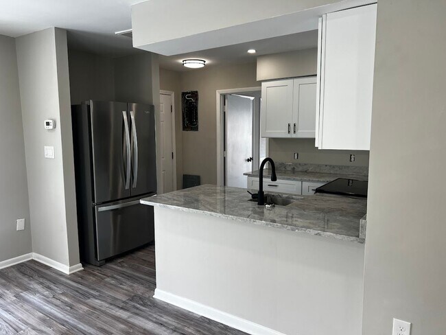 Foto del edificio - Totally Renovated and a Walk to the Beach!