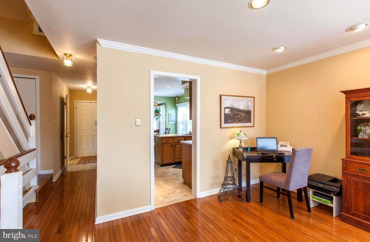 Primary Photo - 1057 Harriman Ct