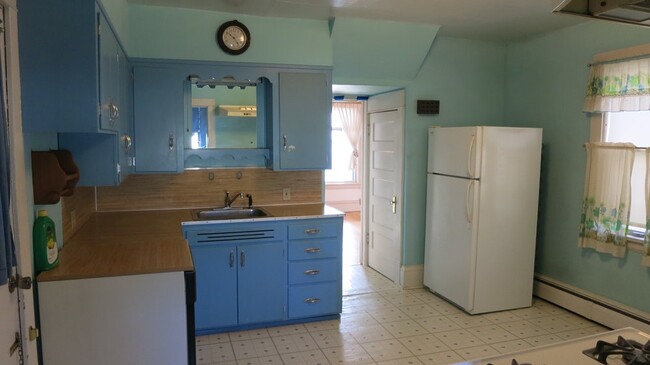 Kitchen - 1231 Thomas Ave W