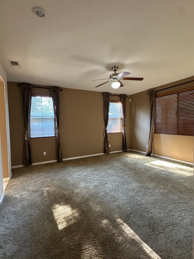 Foto del edificio - Cozy and Spacious Home in Elk Grove