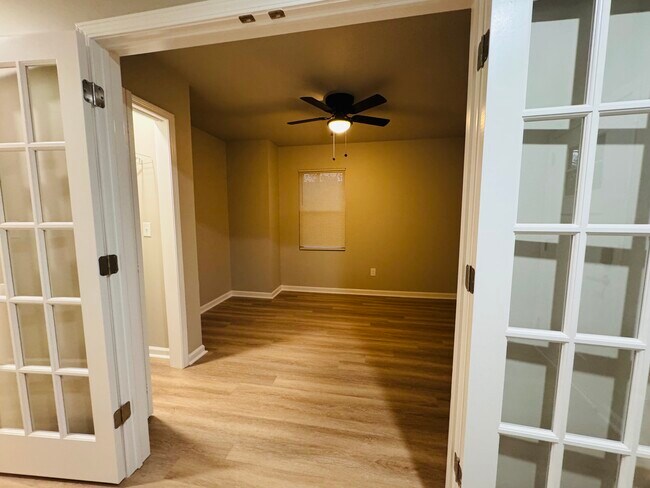 Foto del edificio - 2447 McAlpine Terrace