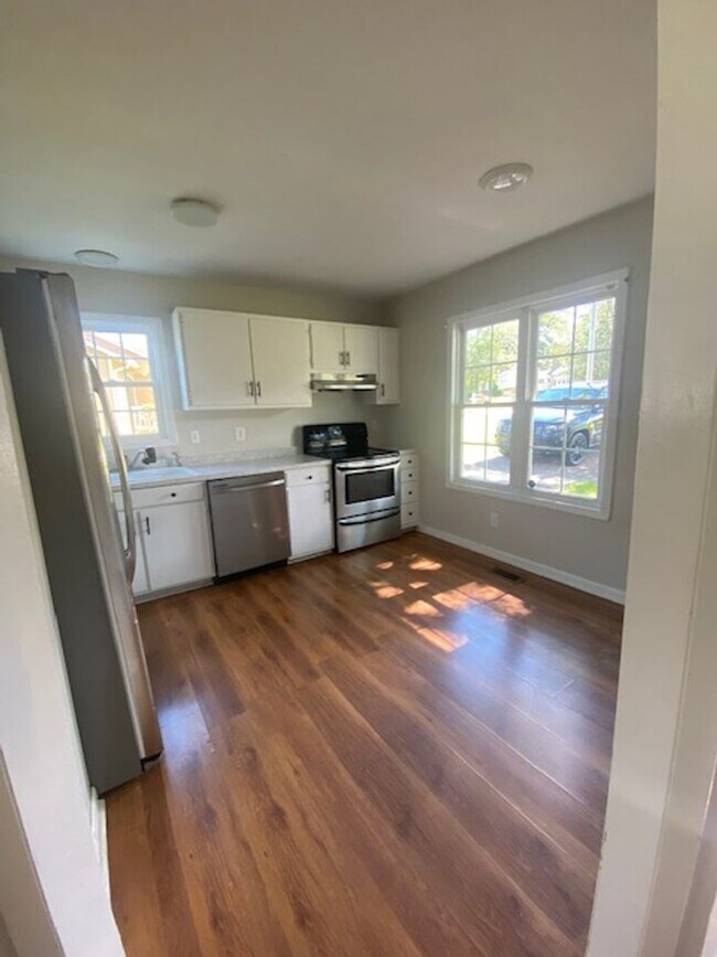 Foto del edificio - 7316 VanGrayson~ Cliffdale Pointe ~ 2 WEEK...