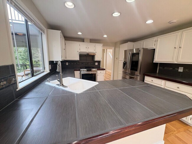 Building Photo - Bright and Spacious Newcastle Home - Open House Saturday the 27th 4:00-6:00