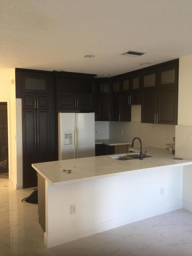 Building Photo - 401 SW 120th Ave