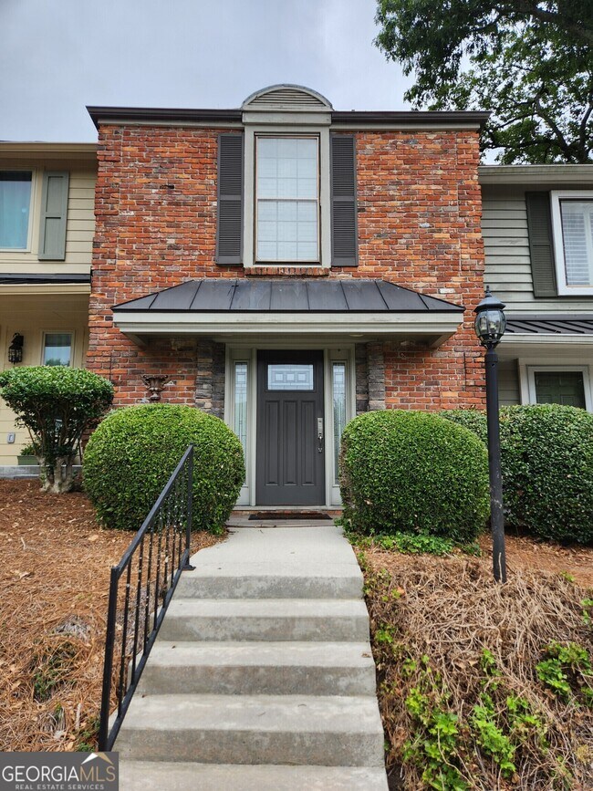 Building Photo - 1085 Holly Dr