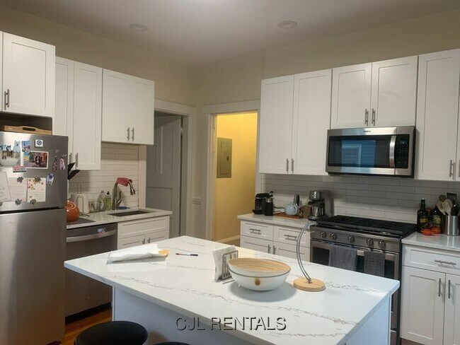 Building Photo - 356a Harvard St