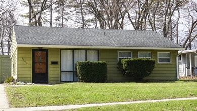 Building Photo - 2364 Pinecrest Ave