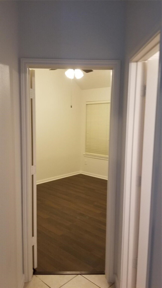 Building Photo - 935 Rock Springs Dr