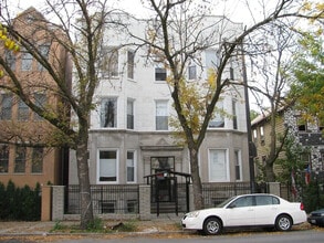 Building Photo - 2114 N California Ave