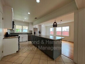 Building Photo - 4316 Greenbush Ave