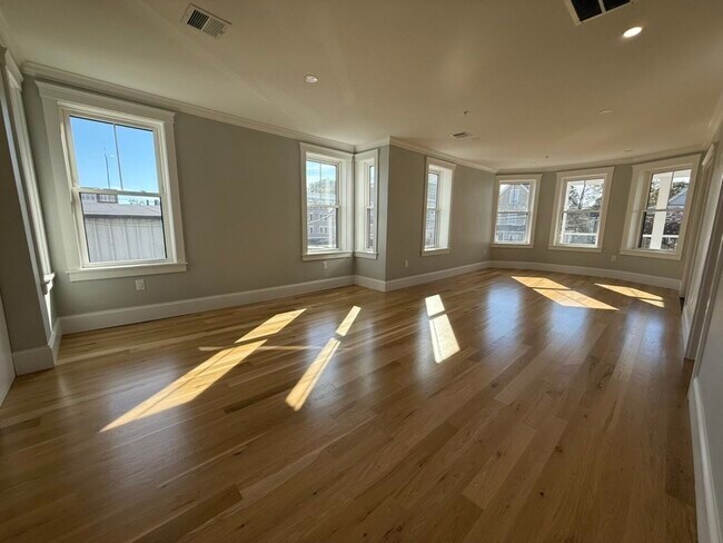 Building Photo - 95 Grant St