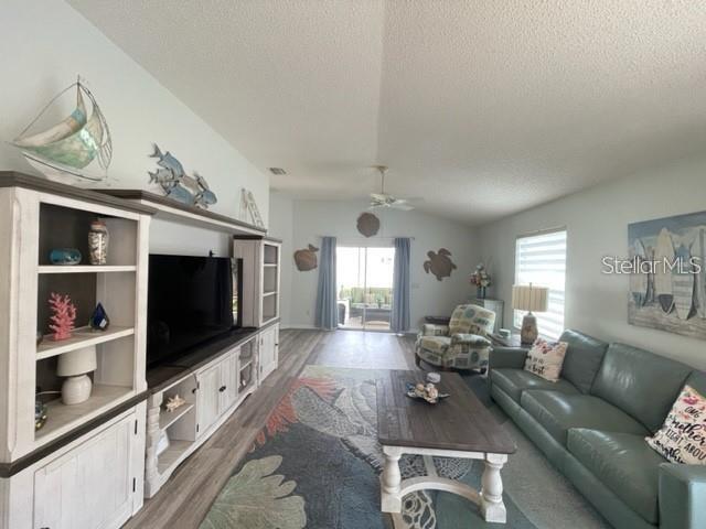 Foto del edificio - 2427 Chestnut Terrace