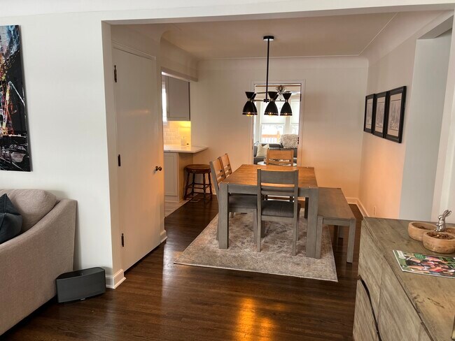 Foto del edificio - 3917 W 58th St