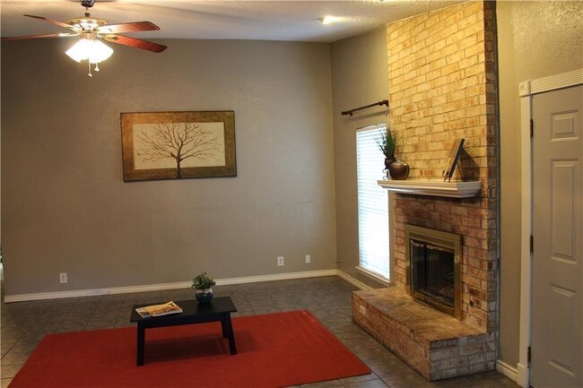 Foto del edificio - 1702 Goodson Ln