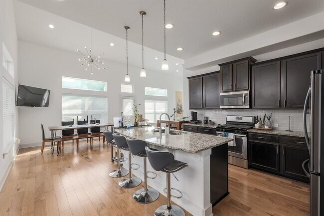 Building Photo - 7204 Bertram Ct