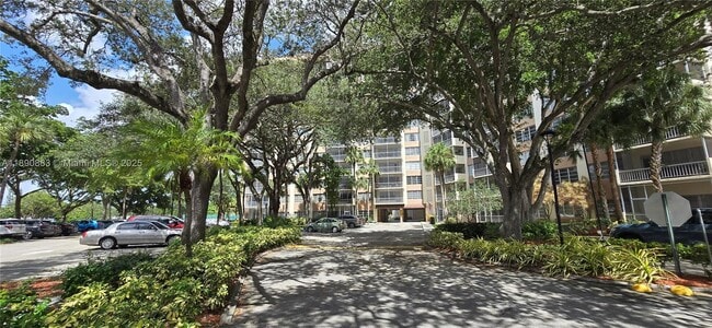 Foto del edificio - 10777 W Sample Rd