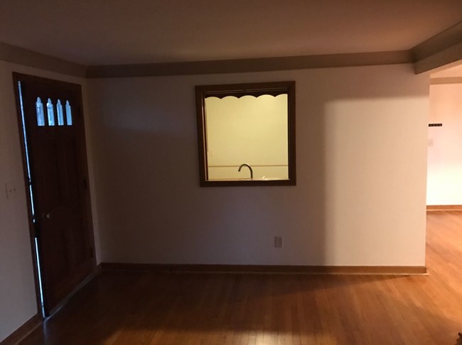 Foto del edificio - 7945 Barret Rd