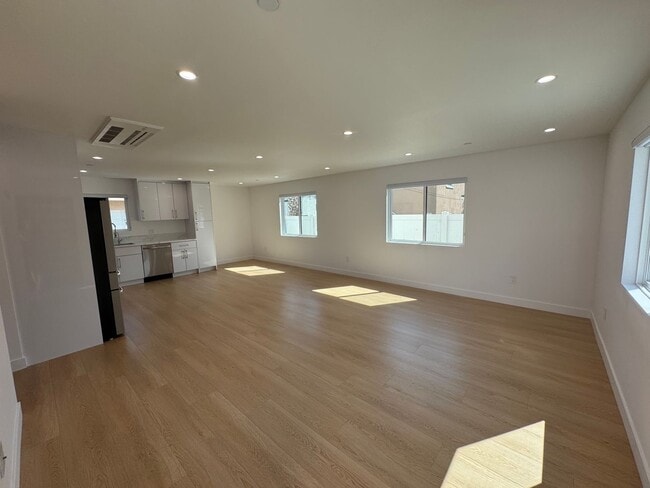 Foto del edificio - Spacious 1000 sq ft First-Floor Back ADU i...