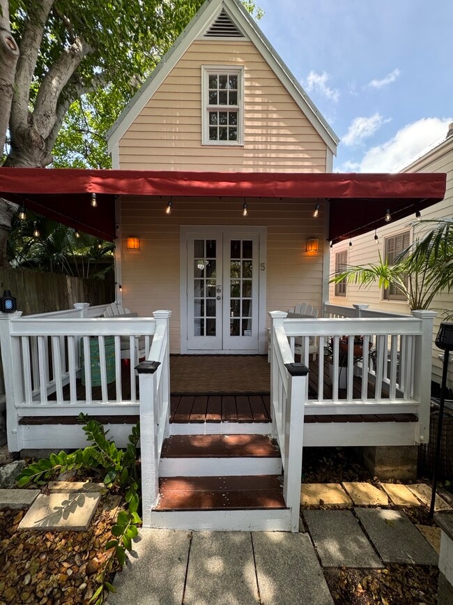 Building Photo - 818 White St