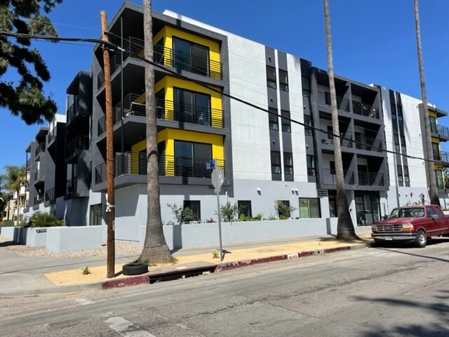 Primary Photo - 6363 Tyrone Ave