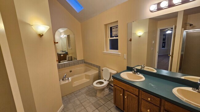 Foto del edificio - 204 Martha Ln