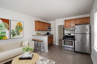 Building Photo - 210 Loma Ave