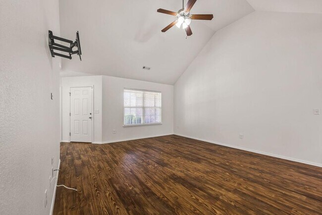 Foto del edificio - 631 Lasso Ln