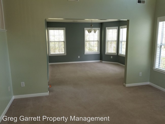 Building Photo - 247 Cranbrook Ct