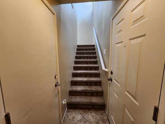 Foto del edificio - Beautiful 2 Bed 2 Bath Townhome