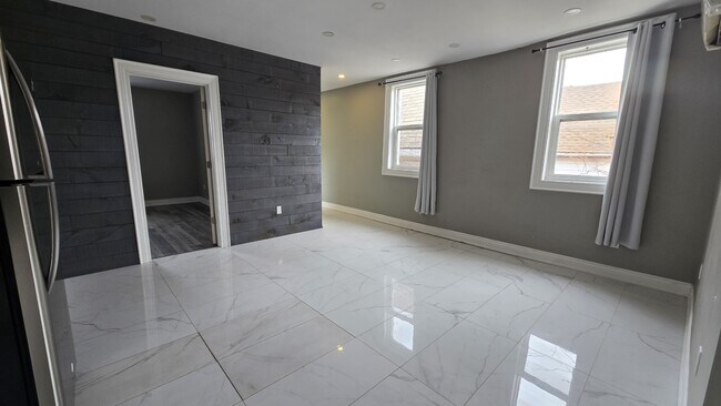 Photo du bâtiment - 76 Burlington St E