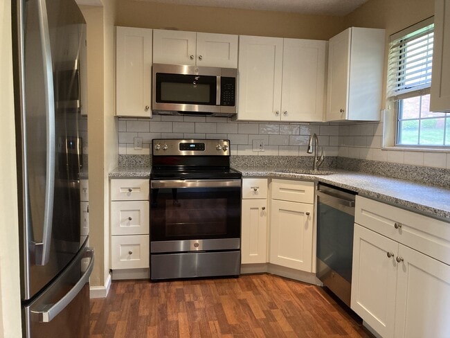 Building Photo - 1618 Thrush Ter
