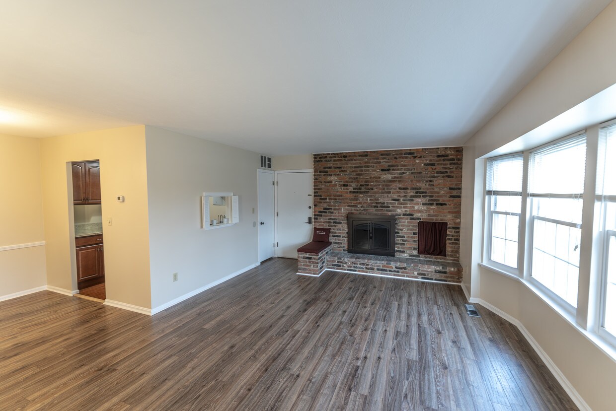 Primary Photo - 7015 Carriage Hill Dr
