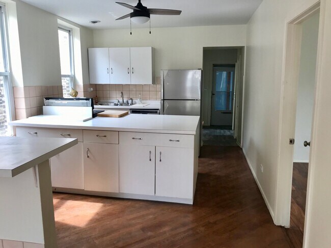 Foto del edificio - 2434 N Rockwell St