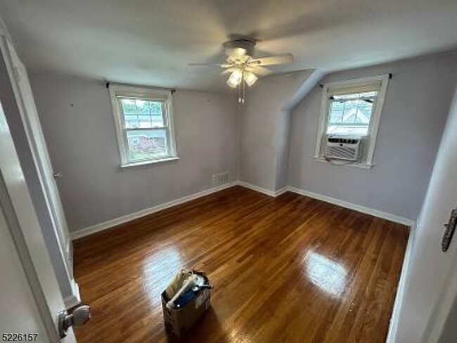 Building Photo - 65 Ekings Ave