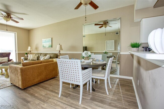 Foto del edificio - 8056 Queen Palm Ln