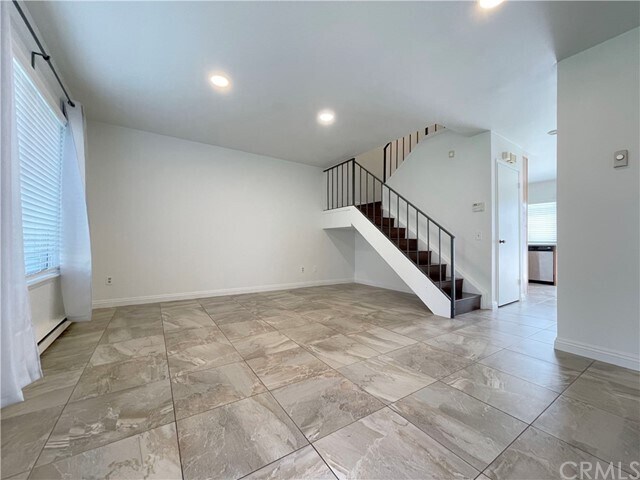 Primary Photo - 631 W Alton Ave