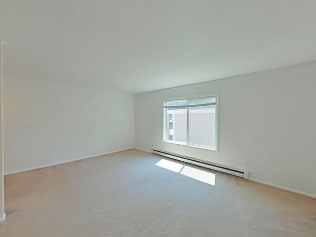 Building Photo - 2Bed 1Bath with Carport! Walk to MSU