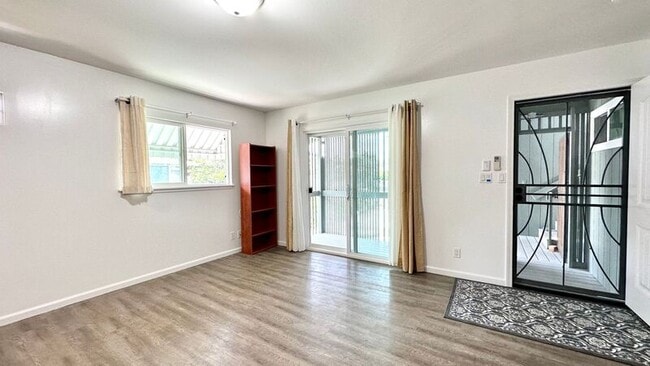 Building Photo - 108 Maluniu Ave