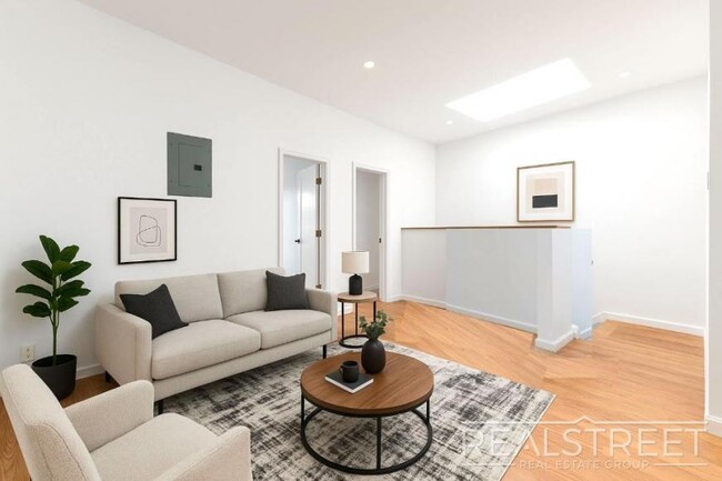 Foto del edificio - 4 bedroom in Brooklyn NY 11221