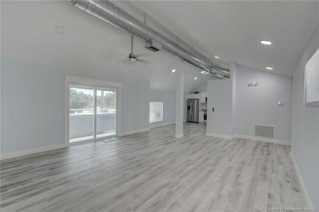 Foto del edificio - 310 SE Denver Ave