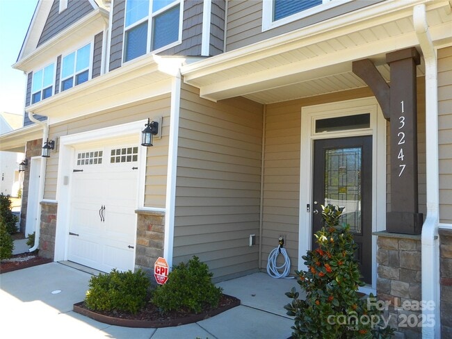 Building Photo - 13247 Savannah Point Dr