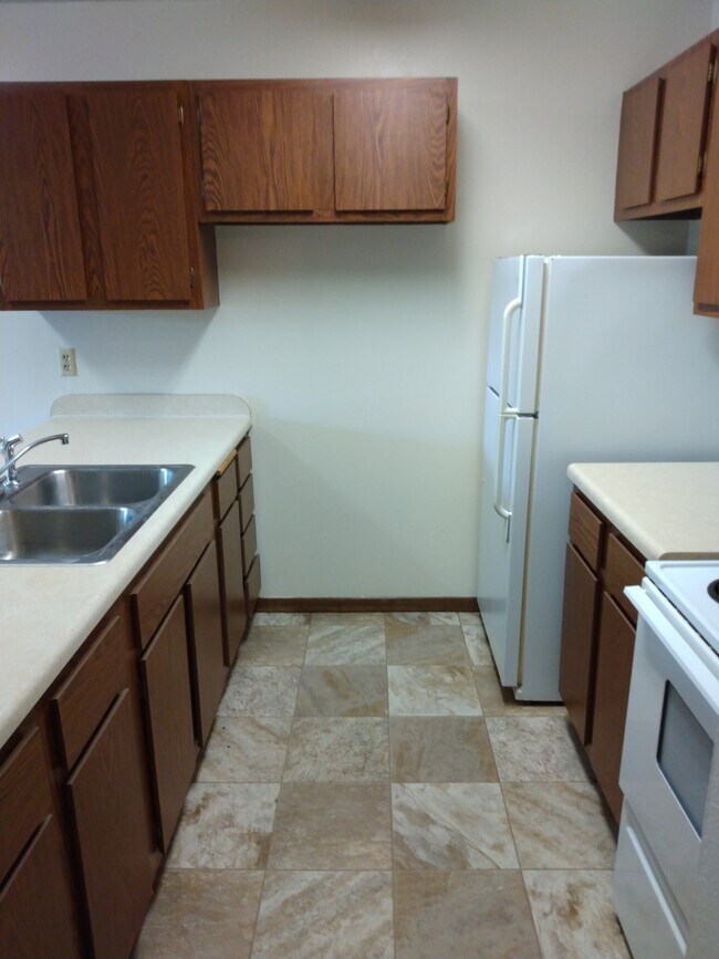 Kitchen - 520 St Johns St
