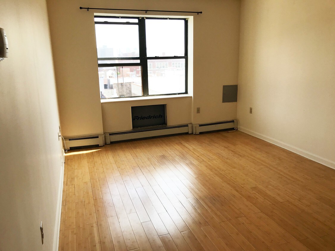 Primary Photo - 109 E 102nd St